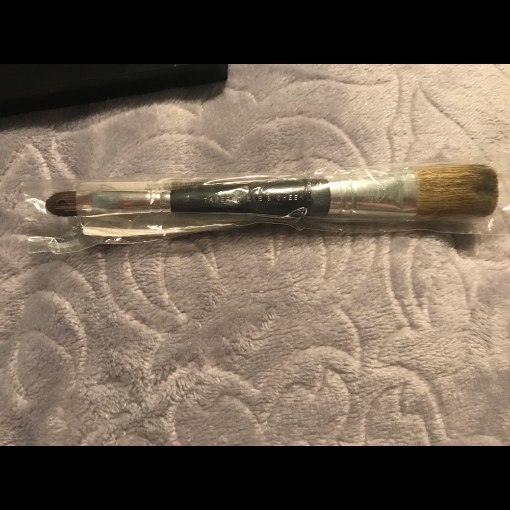 Makeup Bundle - Picture 13 of 16